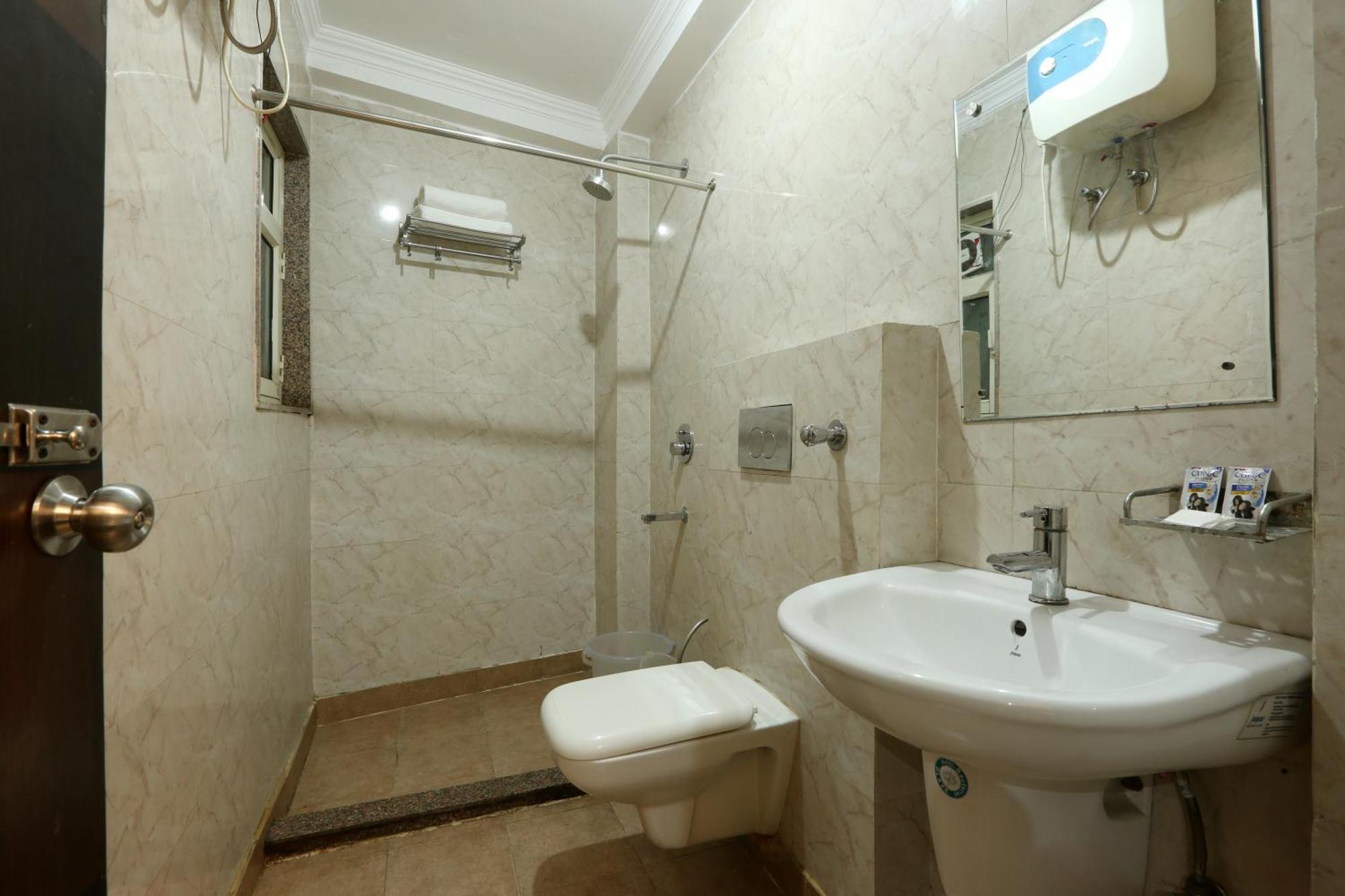 Hotel Ark Wood At Airport Νέο Δελχί Εξωτερικό φωτογραφία
